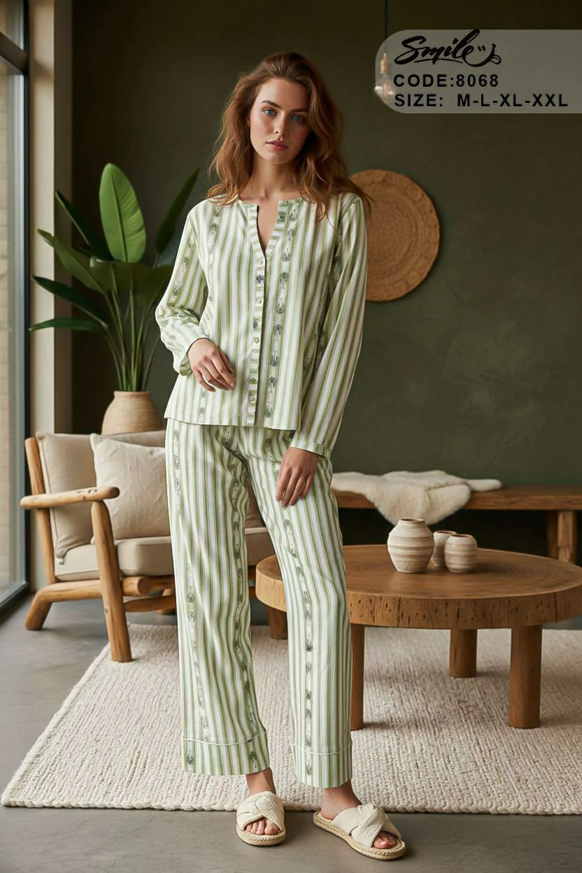 Summer women pajama smile 8068